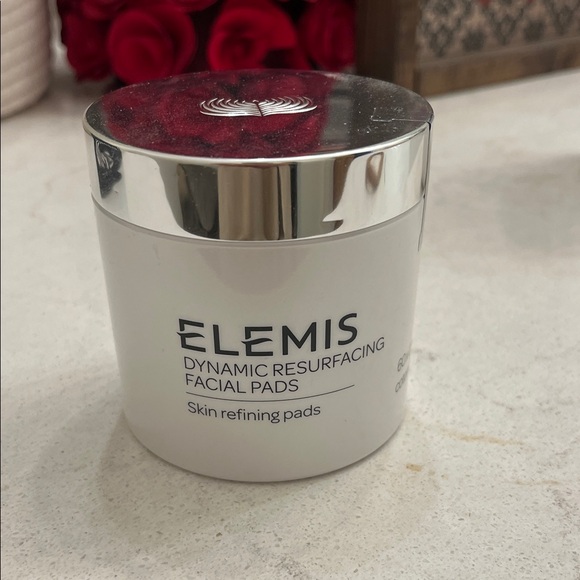 ELEMIS Dynamic Resurfacing Facial Pads in White and Silver